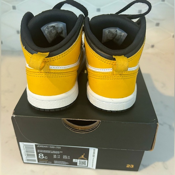 Jordan 1 mid white/university gold toddler size 8C - Picture 3 of 4